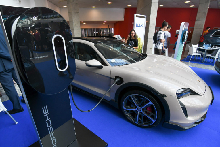 Od države do 5.000 evra za električna vozila: Da li je građanima to dovoljno i šta to znači za auto-industriju?