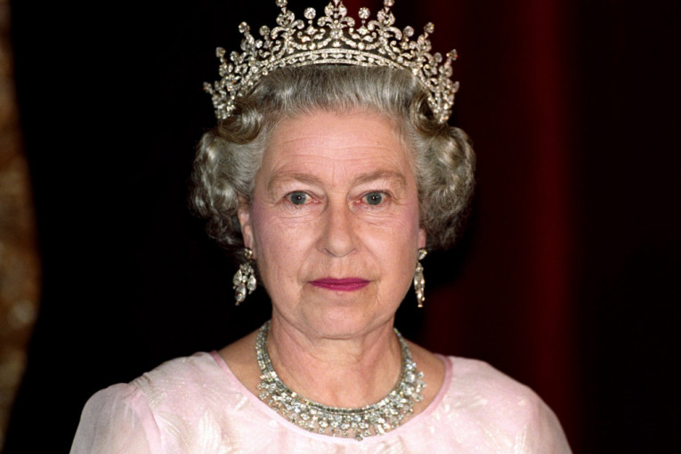 Ozloglašeni dijamant sa krune kraljice Elizabete II - nakon njene smrti Indijci traže da im se vrati, jer tvrde da im pripada!