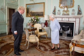 Boris Džonson o smrti kraljice Elizabete II: "Bojim da smo poverovali, poput dece, da će ona zauvek trajati"