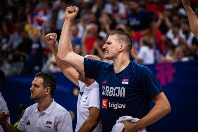 Osmi dan Eurobasketa u slikama: Maksimalna Srbija, raspevani navijači, podrška od Gordona, selfiji najmlađih!  (GALERIJA)