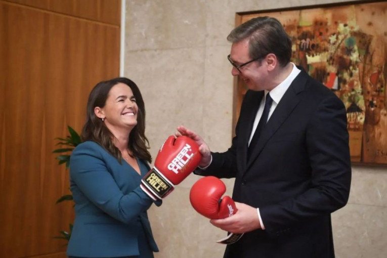 "Taman da se spremim za ispitni rok" Vučić mađarskoj predsednici poklonio bokserske rukavice, pogledajte šta je ona darovala njemu (FOTO)