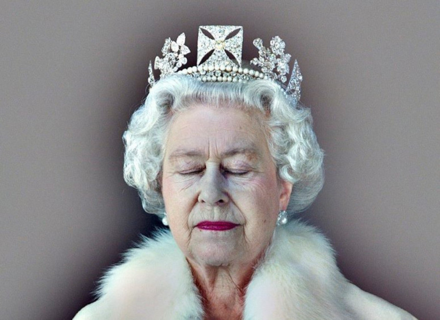 Rokenrol kraljica: Autobiografija jedne svetske zvezde krije urnebesne priče o Elizabeti Drugoj