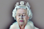 "Blesavi umetnik je odrezao kraljičinu glavu": Pogledajte neke od najčuvenijih portreta Elizabete II (FOTO)