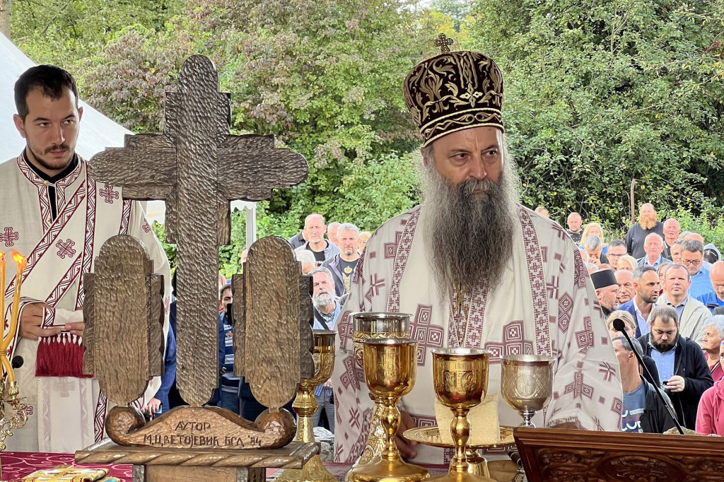 Najveće žrtveno mesto srpskog naroda: Patrijarh Porfirije služio svetu arhijerejsku liturgiju u manastiru u Jasenovcu