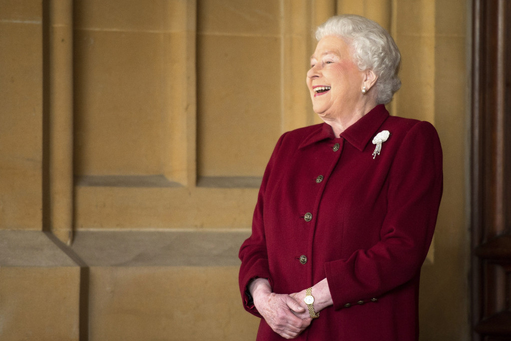 Stvari zbog kojih se svet smejao sa Elizabetom II: Jednim postupkom iznenadila je sve članove kraljevske porodice (VIDEO/FOTO)