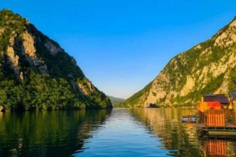 Perućačko jezero - krajolik koji odiše spokojem netaknute prirode: Predsednik Vučić objavio pobedničku fotografiju za ovu nedelju (FOTO)