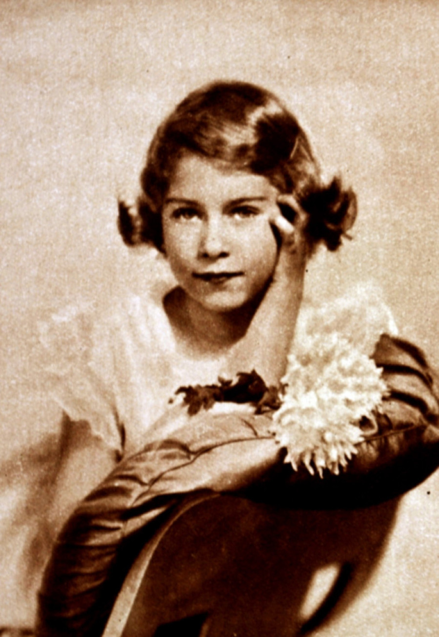 Kraljica Elizabeta II živeće kroz njen osmeh: Sličnost o kojoj priča svet (FOTO)