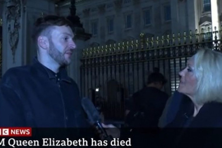 Britanac nije znao da je kraljica umrla, došao da vidi masu: Bizaran snimak - voditeljka ga pitala zašto je pred palatom, odgovor je šokirao