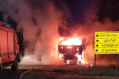 Biznismenu zapaljen kamion u Ražnju! Vatra noćas progutala vozilo, a vlasnik planirao da počne da vozi za Tursku