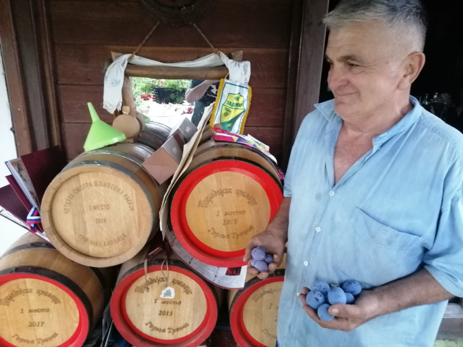 Gazda Canetova burad preživela su okupaciju nacista, u njima danas leže 32 vrste rakije, ali i zlatna kapljica stara čitav vek