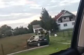 Automobil slupan, mladić (20) ostao na mestu mrtav: Pogledajte prvi snimak saobraćajne nesreće kod Obrenovca (VIDEO)