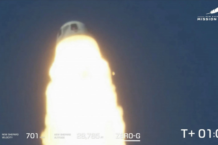 Minut posle lansiranja, planuli motori: Bezos podbacio, raketa nije prešla osam kilometara! (FOTO)