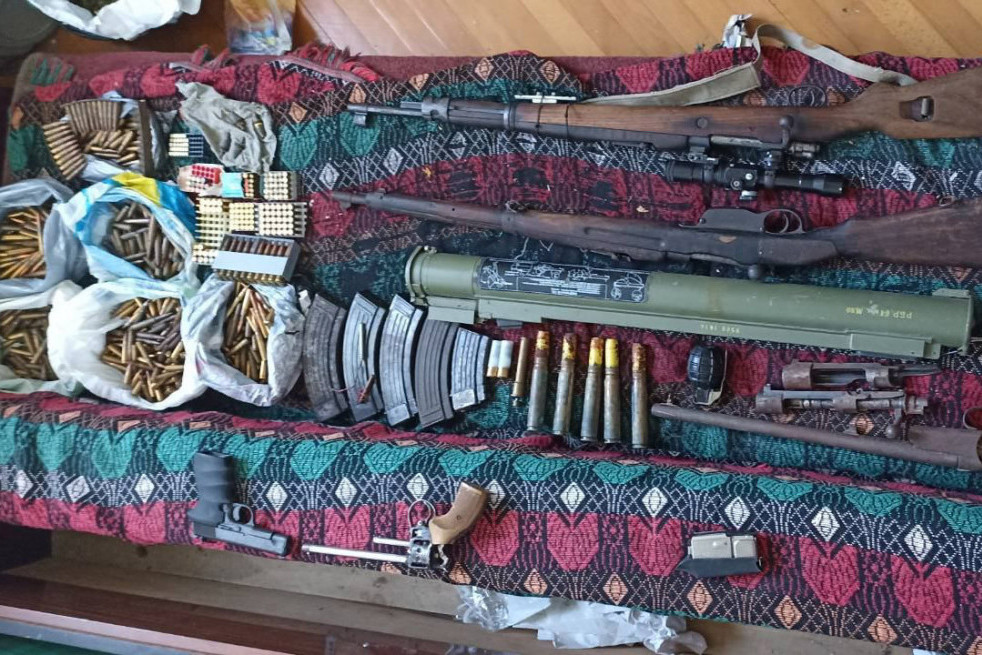 Naoružao se kao da ide u rat: Policija zaplenila ogromnu količinu oružja i municije u kući muškarca (73) kod Bjelovara