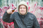 Stravično nasilje u porodici u Kaluđerici: Pijan pretukao majku i oca, pa sestru udario staklenom flašom!