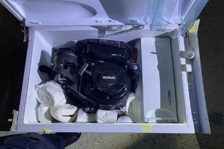 Pet električnih bicikala i jak pogonski motor sakriven u frižideru: Carinici otkrili neobične "poklone"! (FOTO)