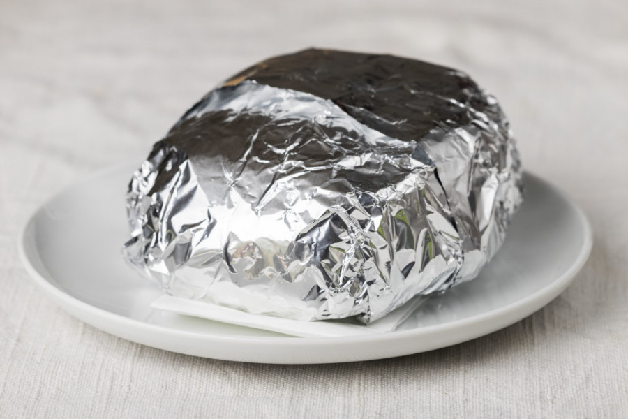 Sedam namirnica koje nikada ne bi trebalo da spremate u aluminijumskoj foliji