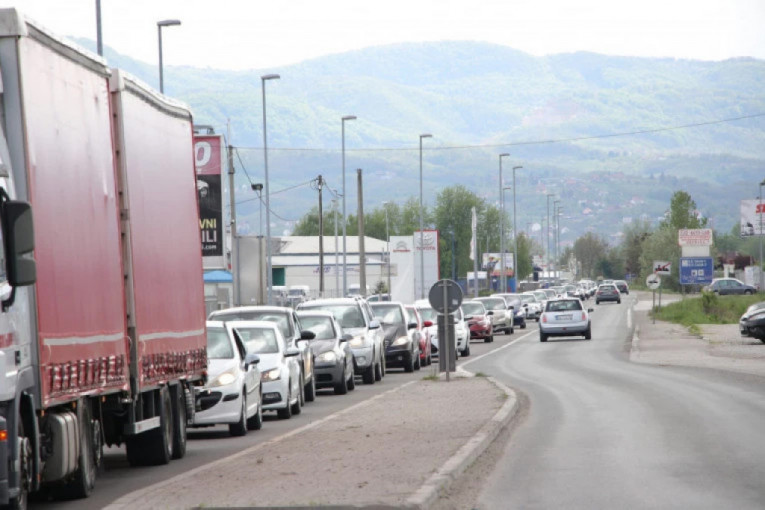 Bahati Beograđanin "audijem" za 8 minuta napravio 12 saobraćajnih prekršaja u Užicu!