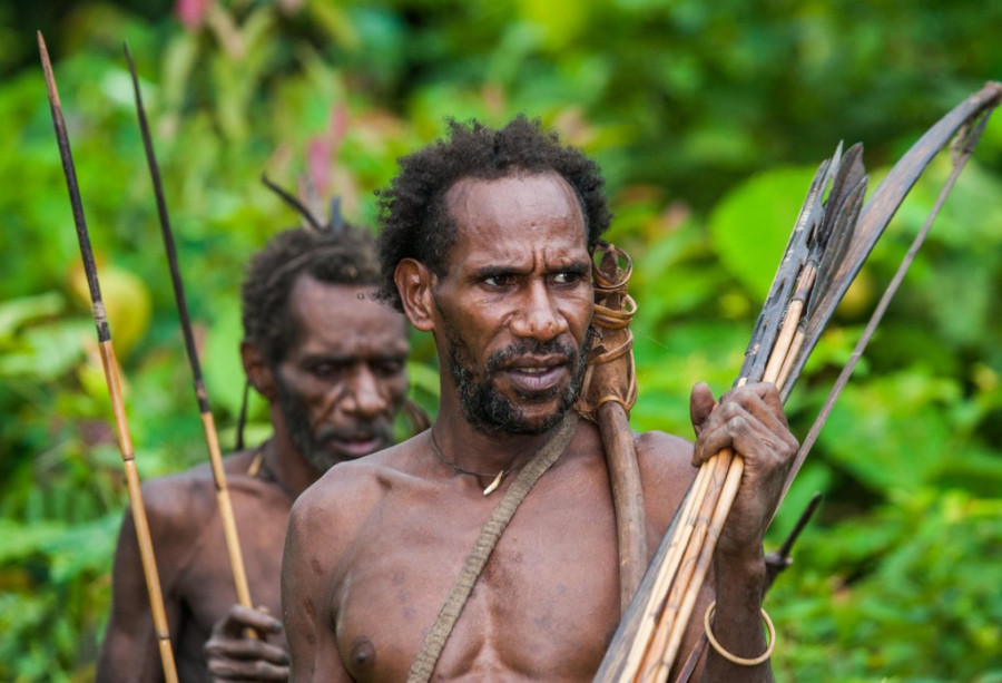 Bili su izolovani u prašumi, pa dobili internet: Sada su se članovi plemena navukli i evo bez čega ne mogu (VIDEO)