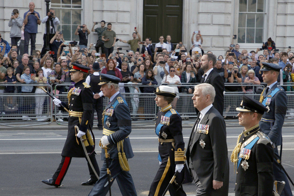 Pasoši, novčanice, himna, kulturne ustanove - šta će sve morati da se menja u Velikoj Britaniji nakon smrti kraljice Elizabete Druge?