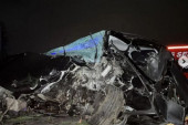 Jezive fotografije sa mesta nesreće kod Begeča: Od automobila nije ostalo ništa, kao da je od papira (FOTO)