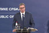 Vučić: Očekuju nas povećanja plata i penzija - Pred nama je velika borba!