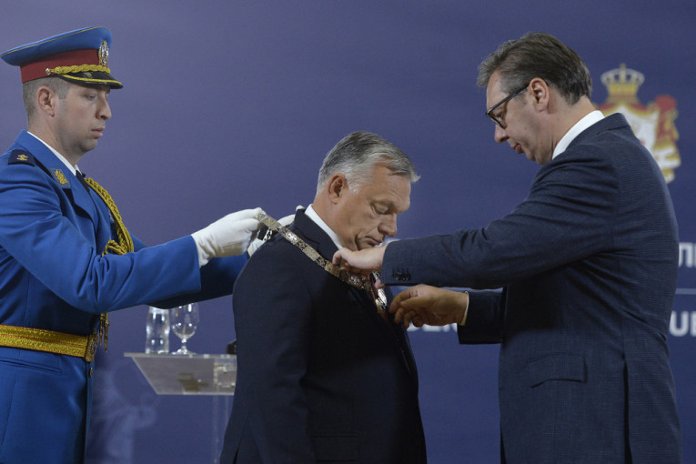 Predsednik Vučić uručio orden premijeru  Orbanu:  Hvala na nedvosmislenoj podršci -  cenimo takve prijatelje i komšije (FOTO/VIDEO)