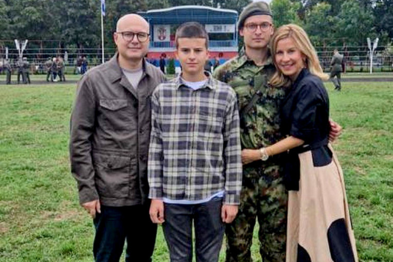 Sin gradonačelnika Miloša Vučevića danas polaže zakletvu u kasarni u Somboru, evo šta je napisao ponosni tata (FOTO)