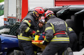Sudarili se autobus i automobil kod Zlatibora: Poginuo vozač auta, na mestu udesa Hitna pomoć, policija i vatrogasci