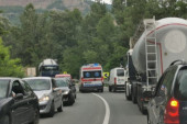 Jeziva scena - vatrogasci izvlačili povređenog putnika iz automobila: Teška saobraćajna nesreća na putu Požega - Užice!