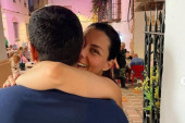 Marija Kilibarda na romantičnom putovanju ne ispušta dečka iz zagrljaja: Pusti ga malo, da ga i mi vidimo! (FOTO)