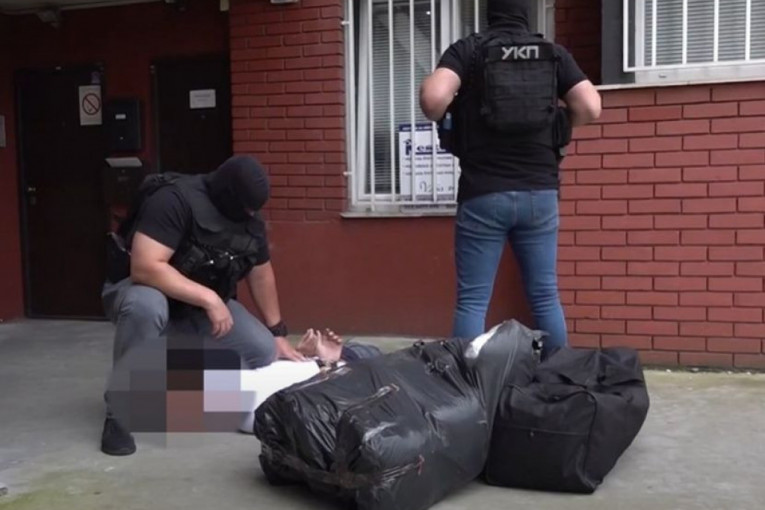 Od Kosmeta do Beograda drogu prevozili automobilom misije OEBS: Saslušani osumnjičeni za šverc više od 45 kilograma narkotika (VIDEO)