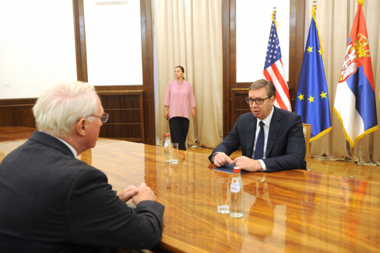 Vučić se sastao sa ambasadorom Hilom, bilo razgovora i o Generalnoj skupštini UN (FOTO)