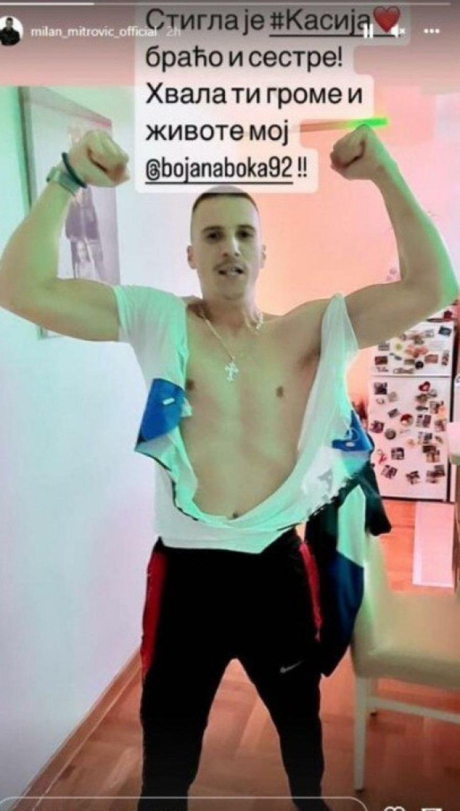 Milan Mitrović dobio drugo dete! Pevaču pocepali majicu, on ne prestaje da slavi (FOTO)