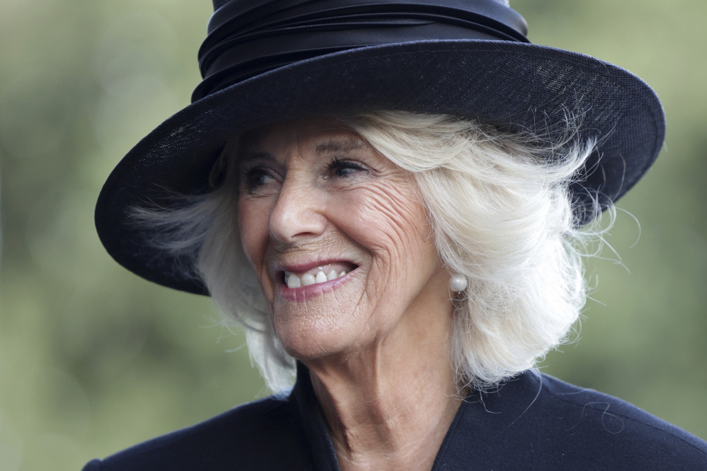 Konačno otkriveno ko će moći da nosi dijademu kraljice Elizabete: Vredi 800.000 funti, a evo kojoj dami iz porodice će pripasti (FOTO/VIDEO)