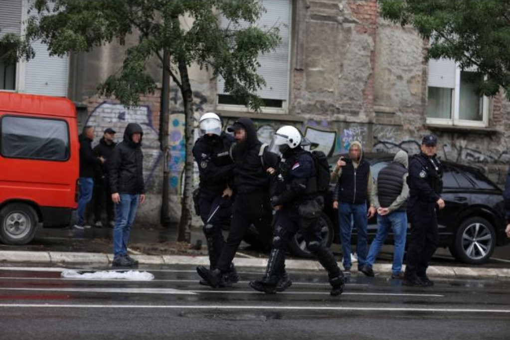 Velika policijska akcija: Privedeni zbog napada na policiju tokom Evroprajda!