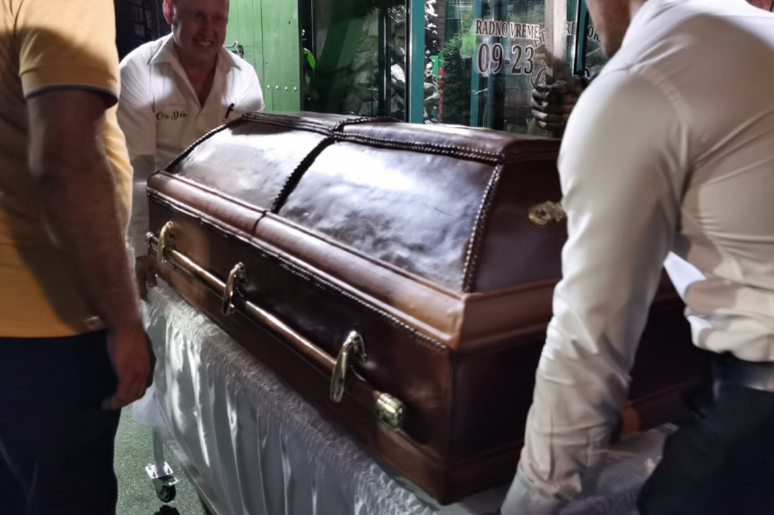 Neko se čudi, nekome je morbidno, nekome smešno: Tradicionalna grobarijada održana u Petrovcu na Mlavi