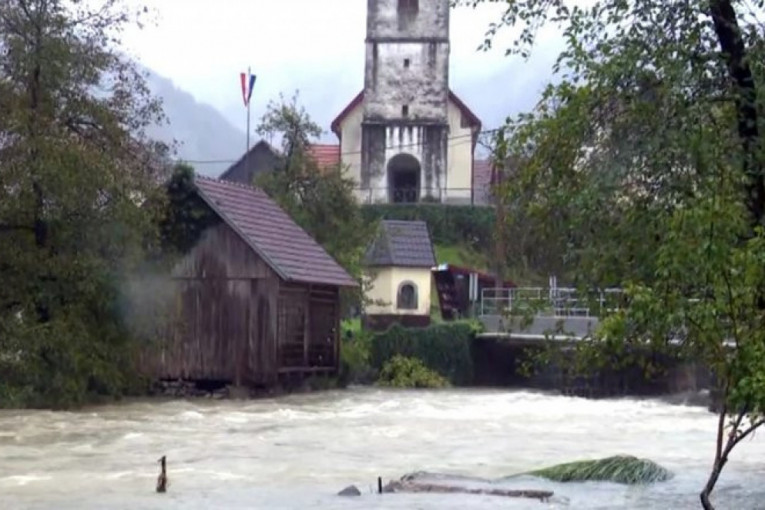Dramatična situacija u Hrvatskoj! U Ogulinu najviši vodostaj, Kupa se izlila u Ozlju, Sava u Zgrebu (FOTO/VIDEO)