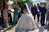 Bogdana Ražnatović sva u cirkonima! Cecina snaja u uskoj haljini zablistala na sestrinoj svadbi (FOTO)
