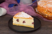 Recept dana: Napoleon torta sa višnjama - lagana i kremasta poslastica kojoj neće moći da odole čak ni oni koji ne vole slatkiše (VIDEO)