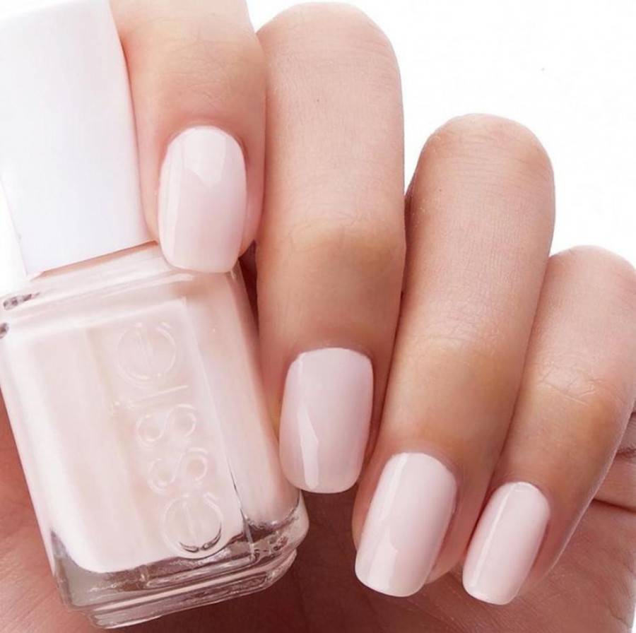 Uprkos tome što je uvek nosila crven ili jarkoružičast ruž, Elizabeta II je tri decenije birala istu nijansu laka za nokte