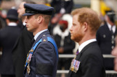 Zašto nisu svi članovi kraljevske porodice nosili uniforme i kome je to bilo zabranjeno? (FOTO)