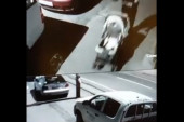 Bruka i sramota! Mladić prvo tipovao automobile kod Kluza, a onda ukrao dečija kolica! (VIDEO)