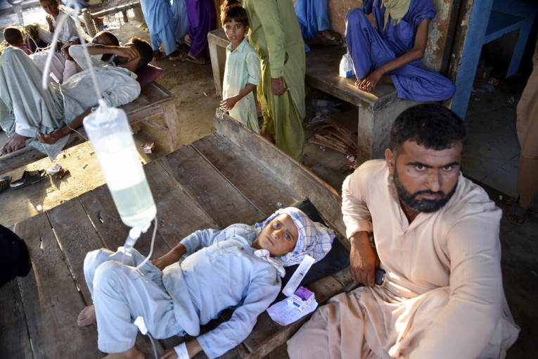 Nova pošast pogodila Pakistan: Posle stravičnih poplava šire se opasne zarazne bolesti (VIDEO)