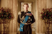Igrao je lik princa Filipa, Hari ga je zvao "deda": Glumac otkrio da je kraljica Elizabeta II gledala "Krunu", imala je ovaj običaj