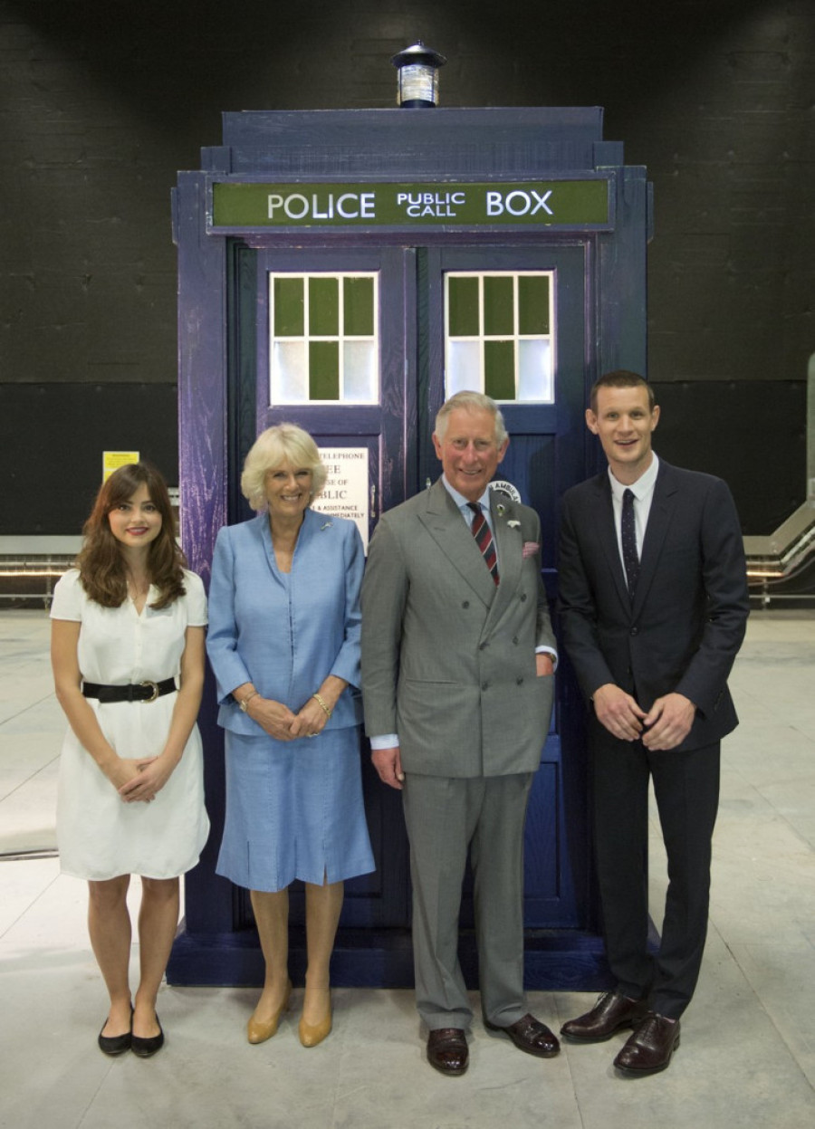 Igrao je lik princa Filipa, Hari ga je zvao "deda": Glumac otkrio da je kraljica Elizabeta II gledala "Krunu", imala je ovaj običaj