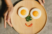 Da li je iz kaveza ili slobodnog uzgoja, reći će vam broj na ambalaži: 10 važnih stvari koje morate da znate o jajima