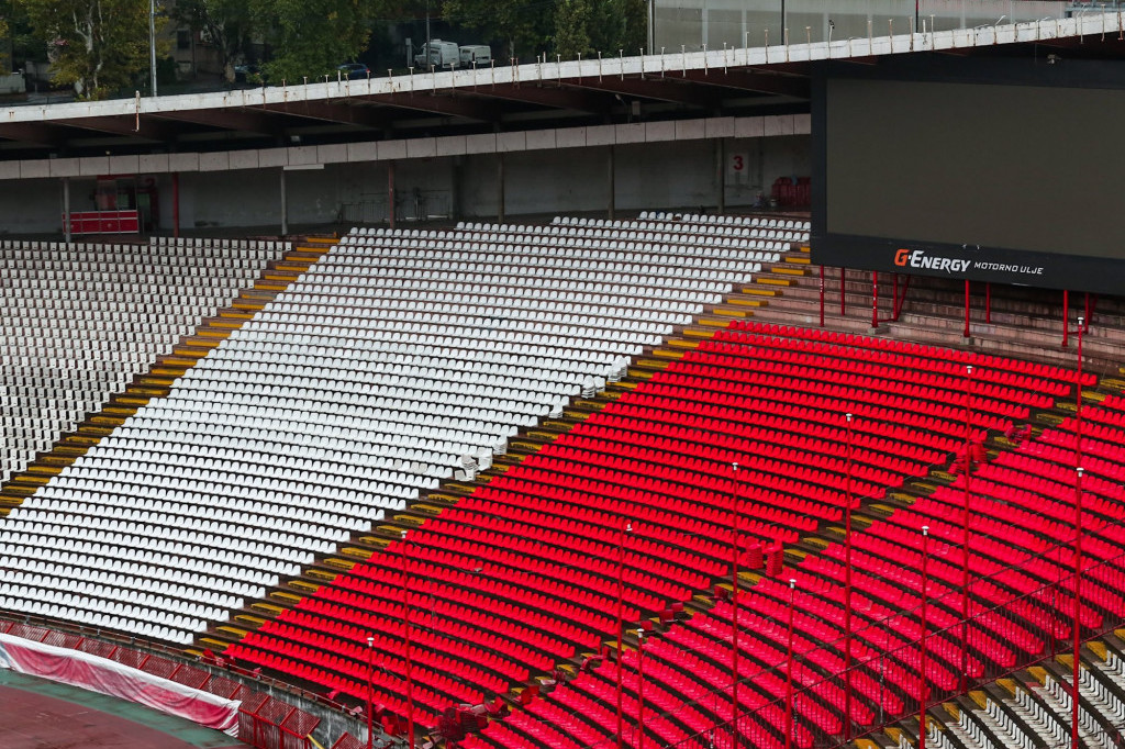 Zvezda se pohvalila novim izgledom juga! Postavljene crveno-bele stolice na "Rajku Mitiću" (FOTO)