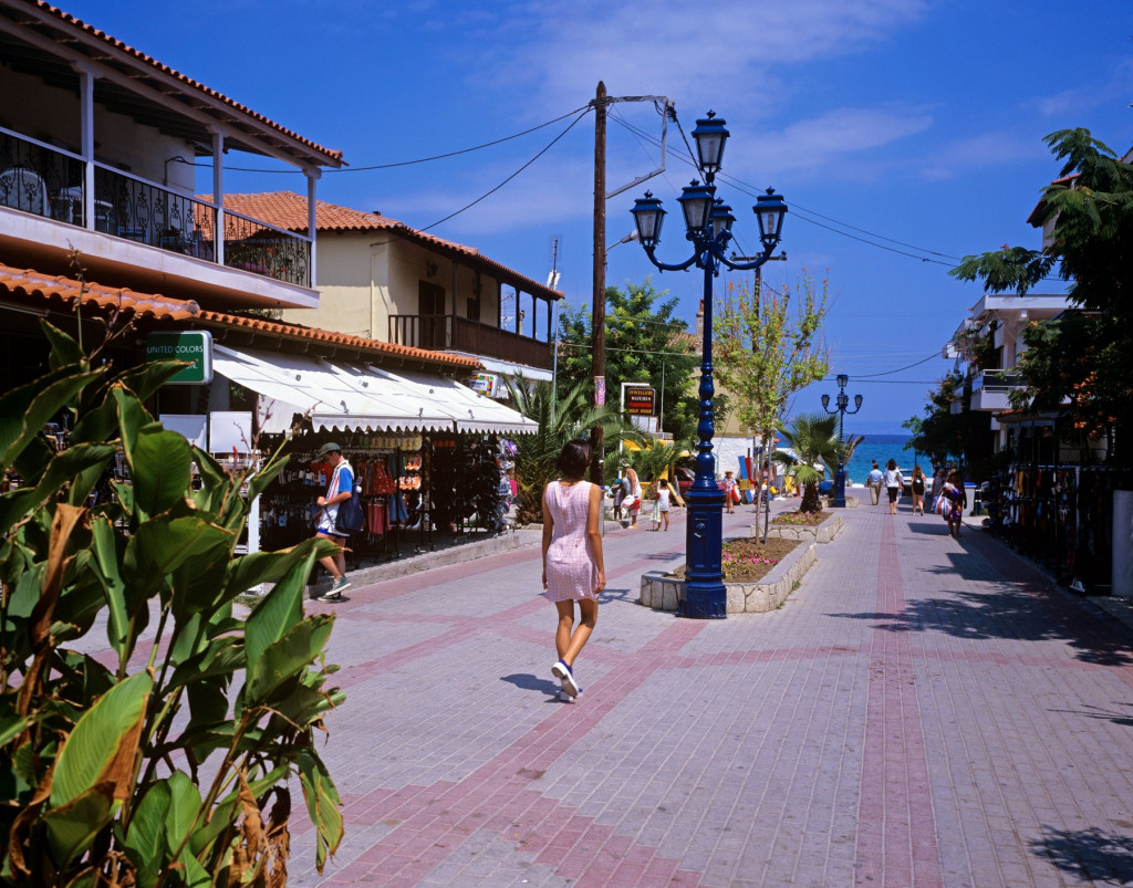 Od vuče kofera po pesku do pijanih Engleza i ludog motoriste: Šta sve može da ti se desi na letovanju ili kako sam prošao kao bos po trnju?