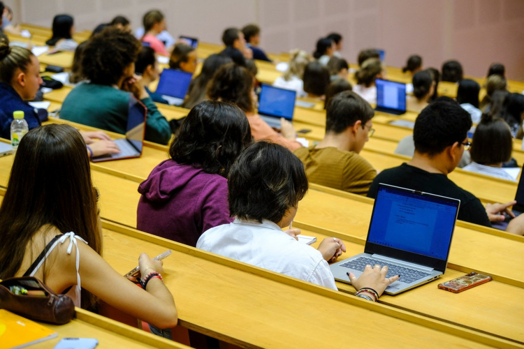 Raspisan konkurs za stipendije studentima iz država u regionu: Besplatna hrana, smeštaj i 15.000 dinara