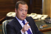 Medvedev reagovao na priče o slanju „mirovnih snaga" u Ukrajinu: Biće legitimna meta Rusije, pokrenuće treći svetski rat